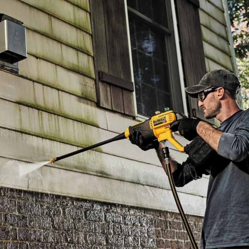 DeWALT Hordozható Magasnyomású Mosó + Kiegészítők + 2 Ajándék Akkumulátor (48V)