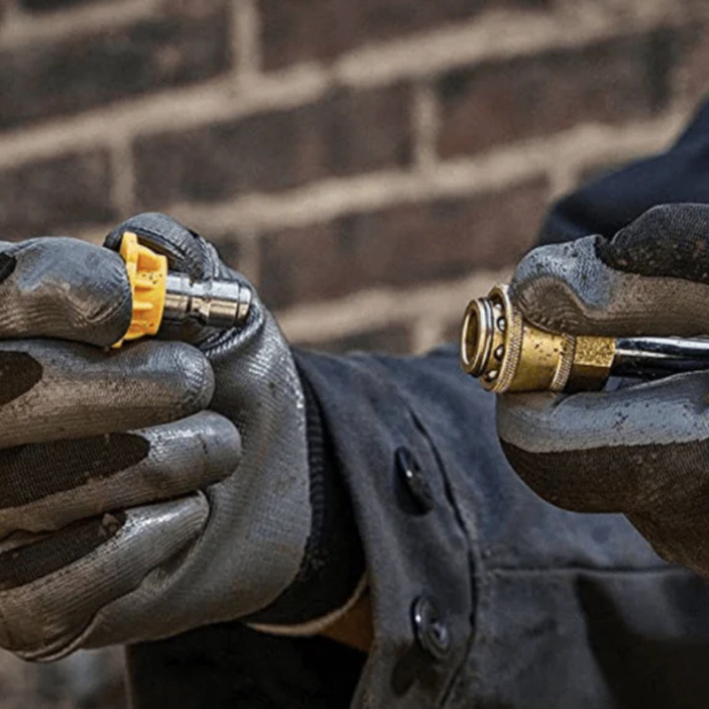 DeWALT Hordozható Magasnyomású Mosó + Kiegészítők + 2 Ajándék Akkumulátor (48V)