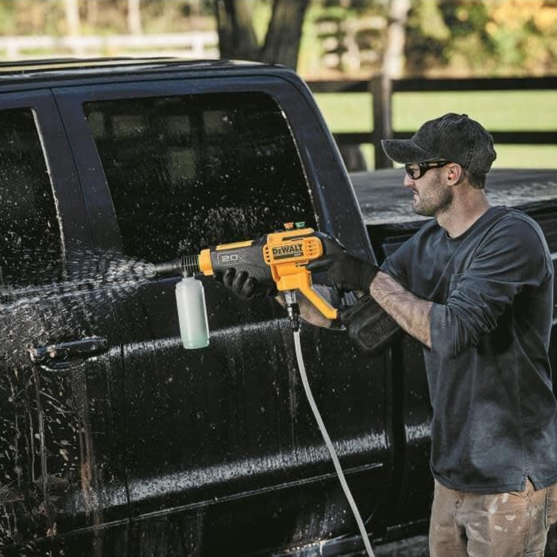DeWALT Hordozható Magasnyomású Mosó + Kiegészítők + 2 Ajándék Akkumulátor (48V)